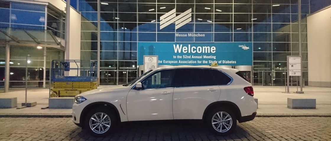 BMW X5 als Taxi vor der Messe München